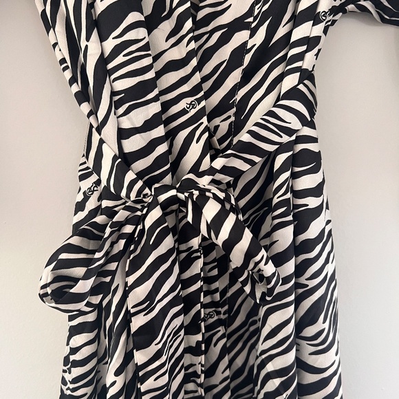 Victoria's Secret Zebra Shorty Kimono style robe Black White Poly Silk ONE SIZE - Picture 5 of 11